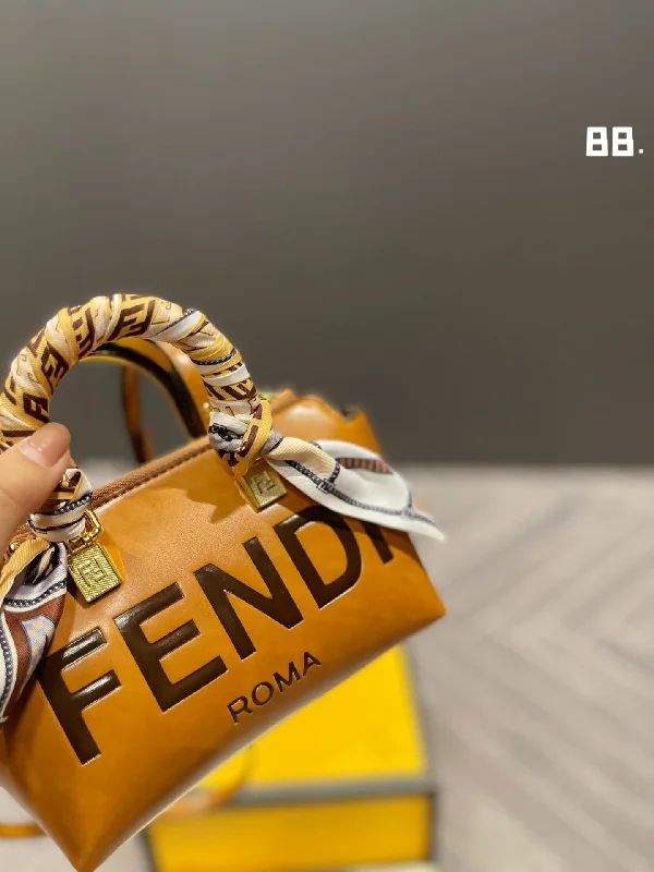 Fendi Baguette bags with a detachable shoulder strap for hands - free convenienceNew Lux Bags Fendi 270