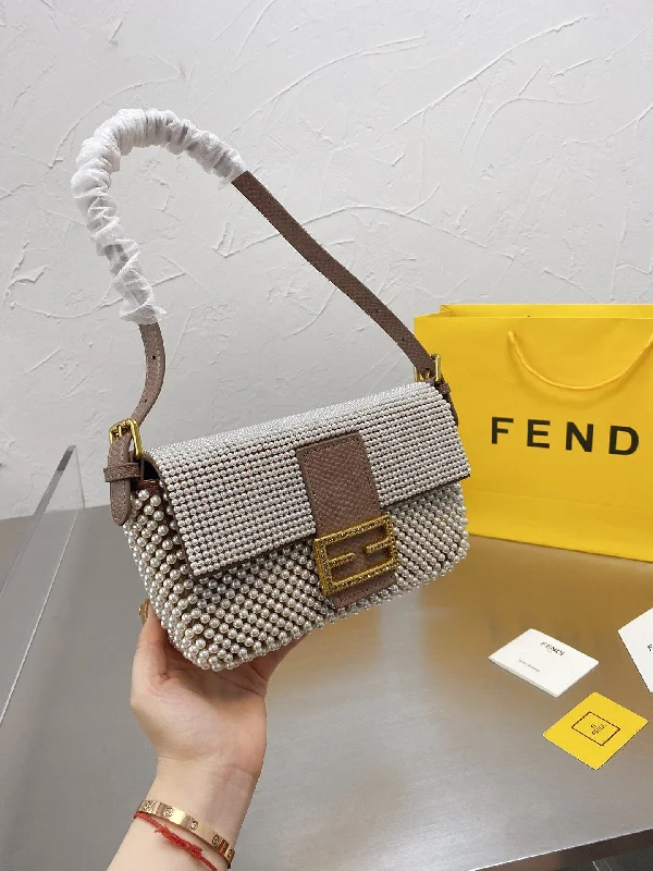 Fendi bags with a detachable mobile phone holder for on - the - go connectivityNew Arrival Bags Fendi 230