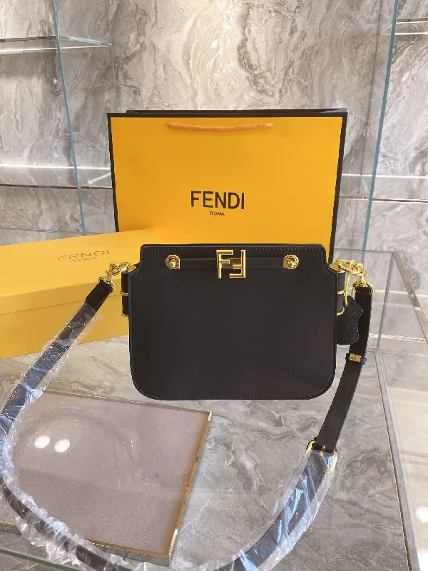 Fendi bags with a detachable makeup pouch inside for beauty - conscious usersNew Arrival Bags Fendi 238