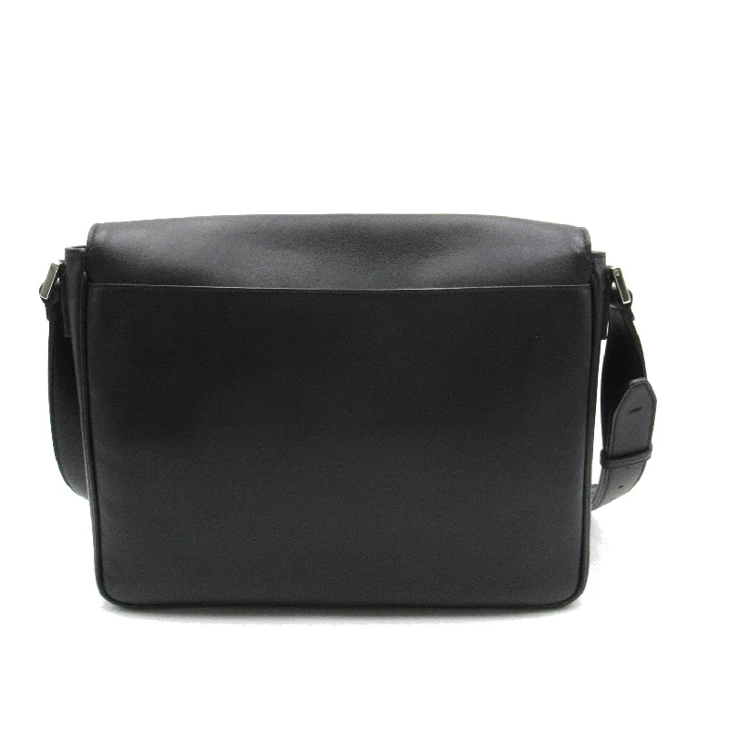 Fendi bags with a patent - leather finish for a shiny and sophisticated appearanceFendi Fendi Messenger Bag   Black 7VA521