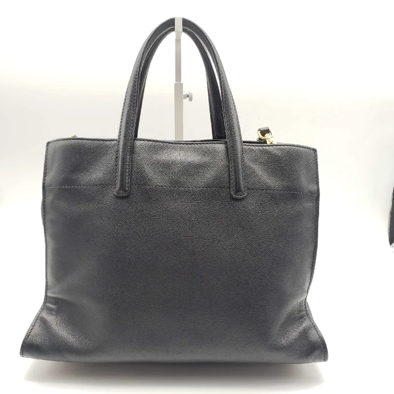 Prada Cleo bags with a contrast - colored interior for visual interestPrada Saffiano Triple Pocket Nero Black Shoulder Bag