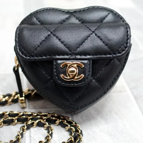 Chanel bags that pair perfectly with any outfitChanel Heart Shape Matrasse Lambskin Complete with Accessories