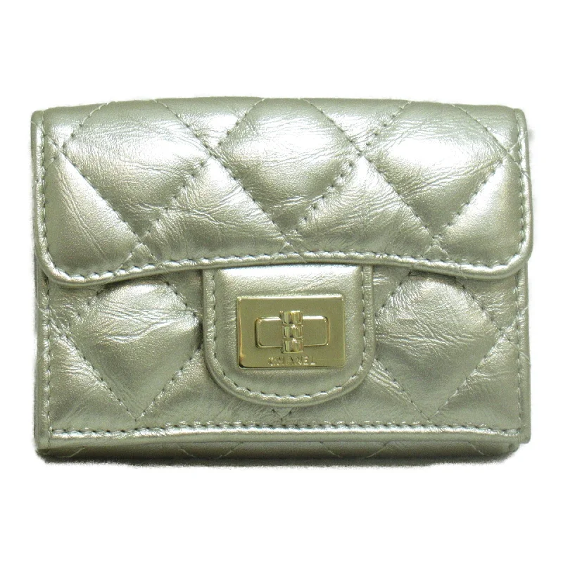 Chanel bags for a polished and professional appearanceCHANEL 2.55 Tri-fold Wallet Gold Metallic gold leather