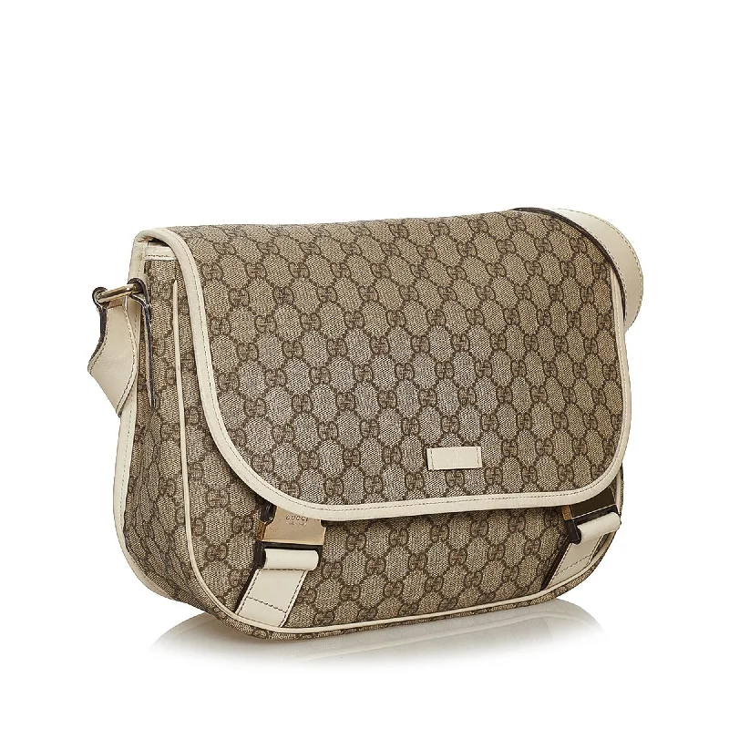 Gucci tote bags for women with a spacious interiorGucci GG Supreme Crossbody Bag (29148)