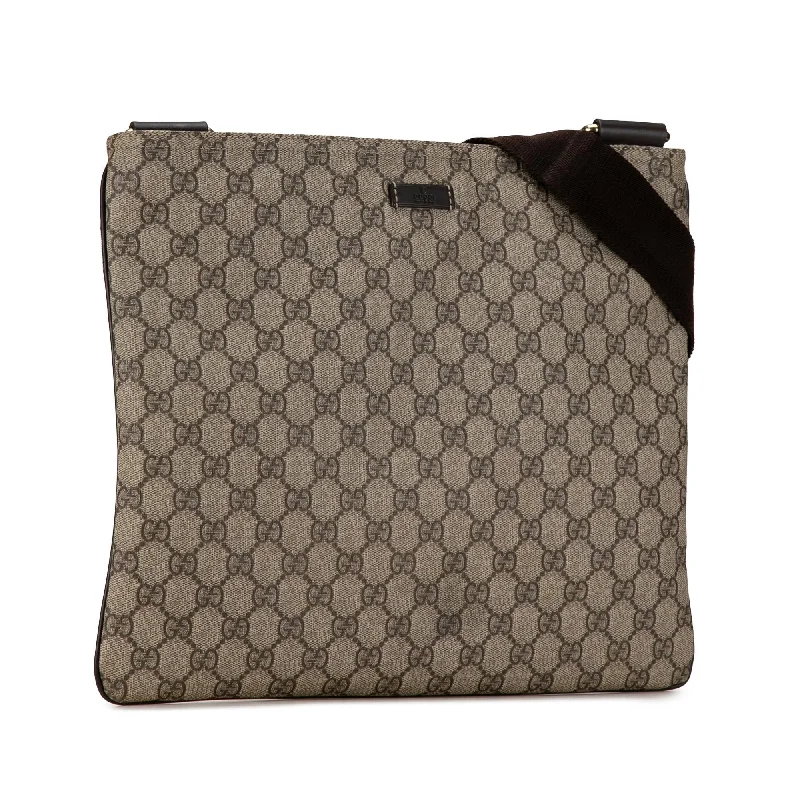 Women Gucci bags with a chain - link trim and a leather bodyGucci GG Supreme Crossbody Y3xhWh)