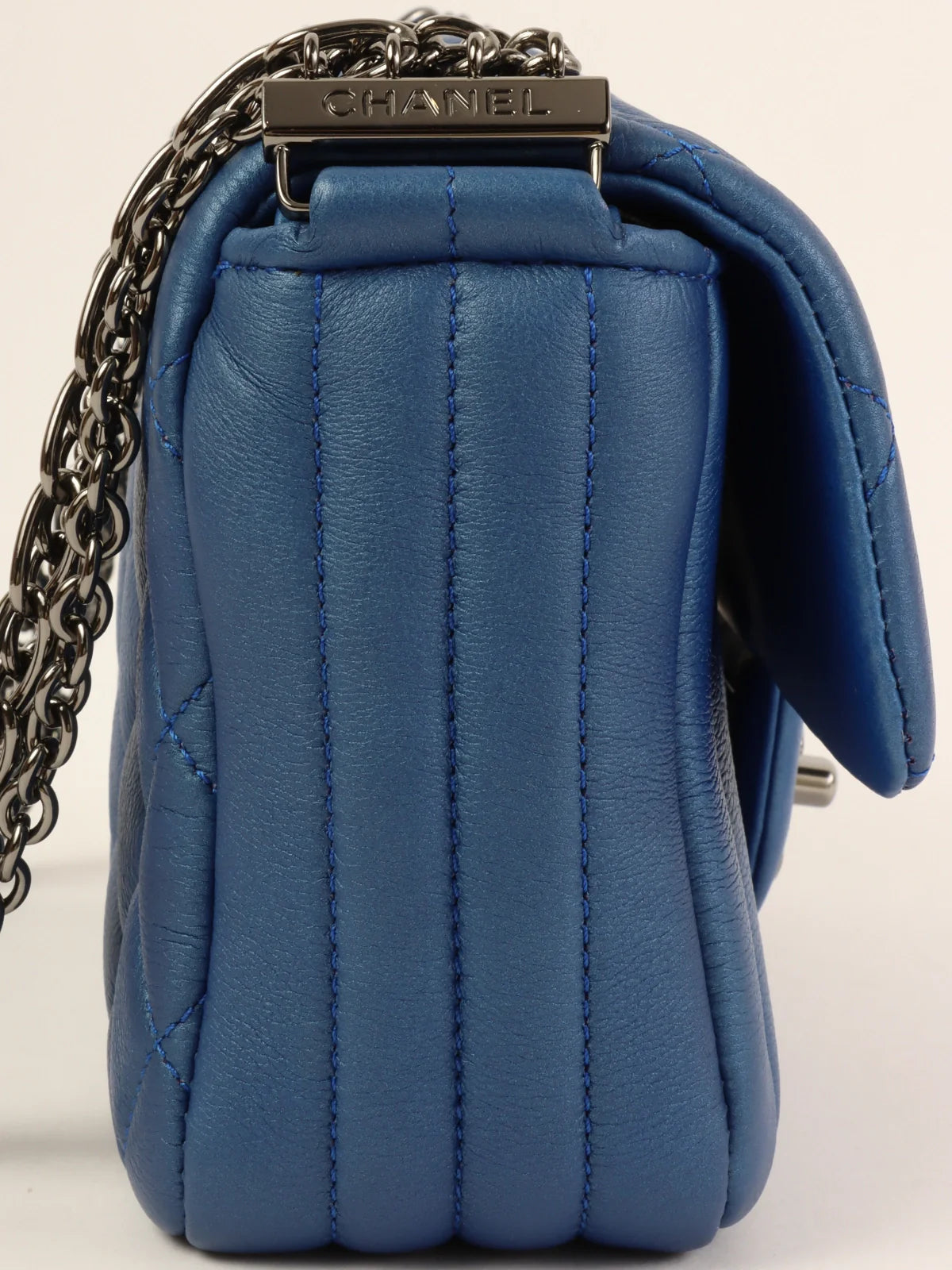 Chanel bags with the perfect balance of luxury and functionalityCHANEL Around 2014 Made Turn-Lock Chain Bag Blue