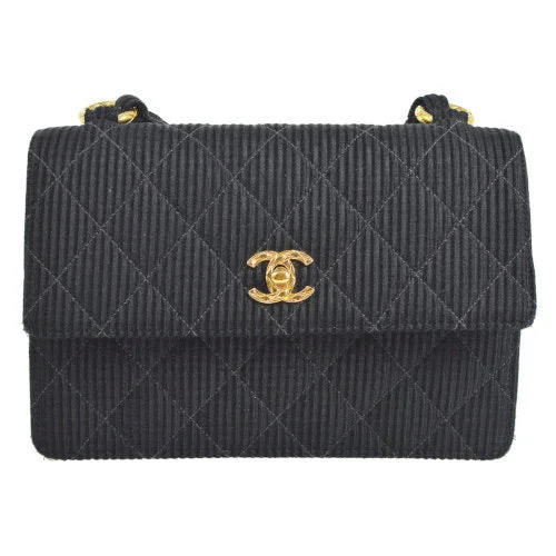 Chanel classicCHANEL 1991-1994 Quilted CC Cross Body Shoulder Bag Black