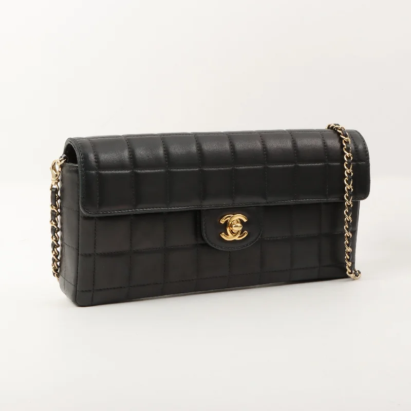 Chanel bags perfect for everyday elegChanel Around 2002 Made Chocolate Bar Turn-Lock Chain Bag Black