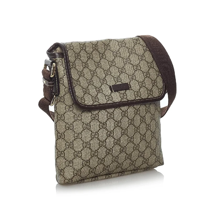 Ladies Gucci Dionysus bags with a chain - link shoulder strapGucci GG Supreme Crossbody Bag (29805)