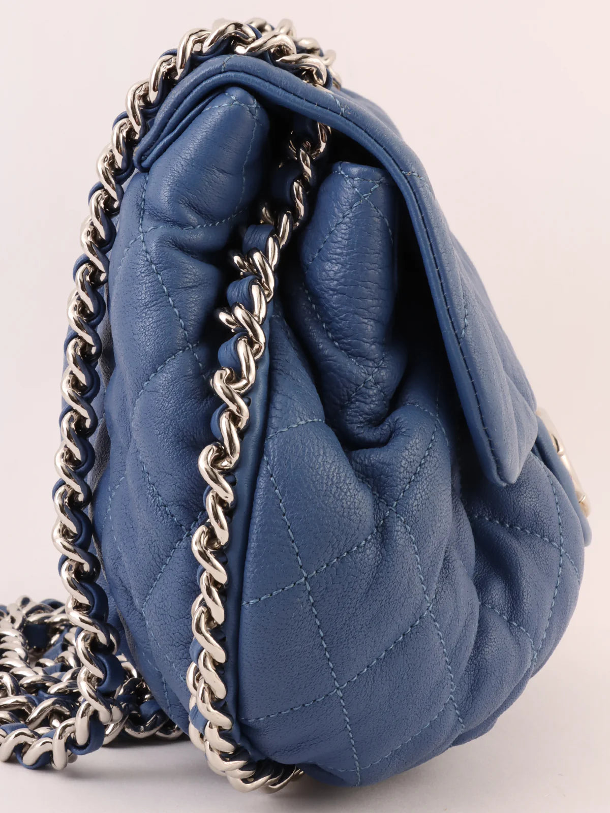 Chanel bags with modern touchesCHANEL Around 2011 Made Round Chain Cc Mark Shoulder Bag Blue