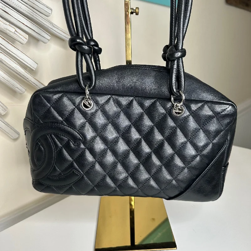 Chanel bags for a polished and professional appearanceCHANEL Handbag